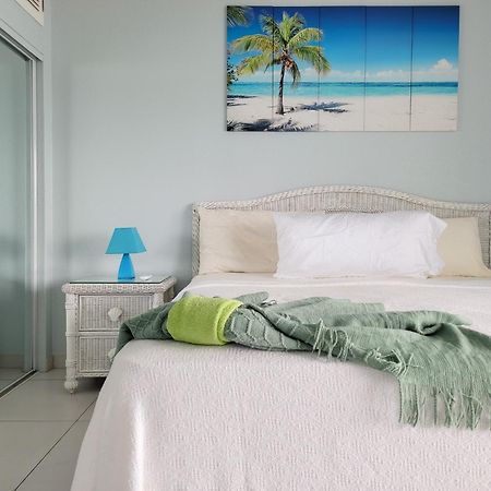 Waterfront Luxury Retreat: 2-Bed Villa Sea Life Jolly Harbour ภายนอก รูปภาพ