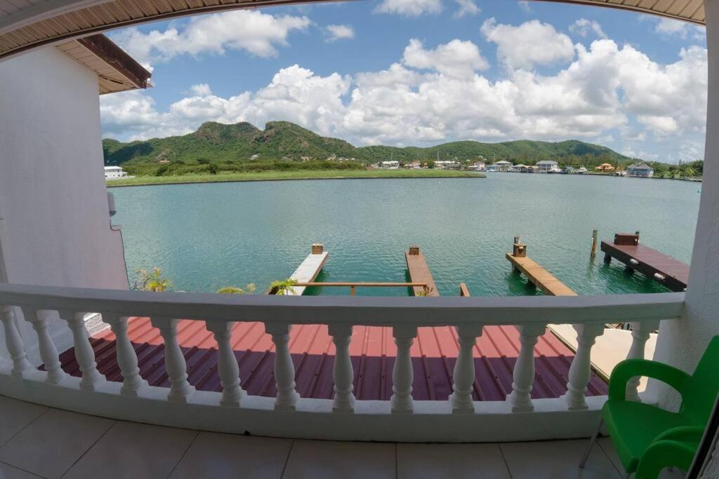 Waterfront Luxury Retreat: 2-Bed Villa Sea Life Jolly Harbour ภายนอก รูปภาพ